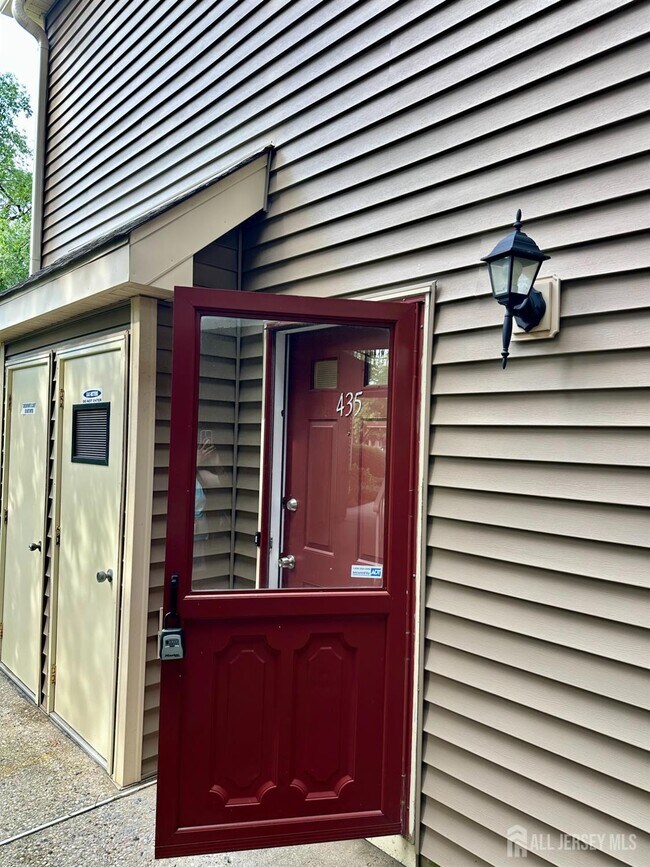 Building Photo - 435 Meade Ct