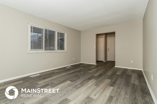 Building Photo - 2033 Queensbridge Dr