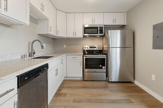 Building Photo - Charming 3BR Home in Heart of Tacoma - Mod...