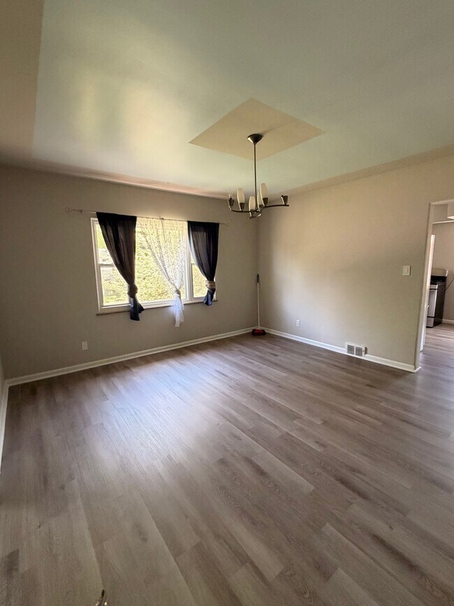 Building Photo - 554-556 Madera Ave