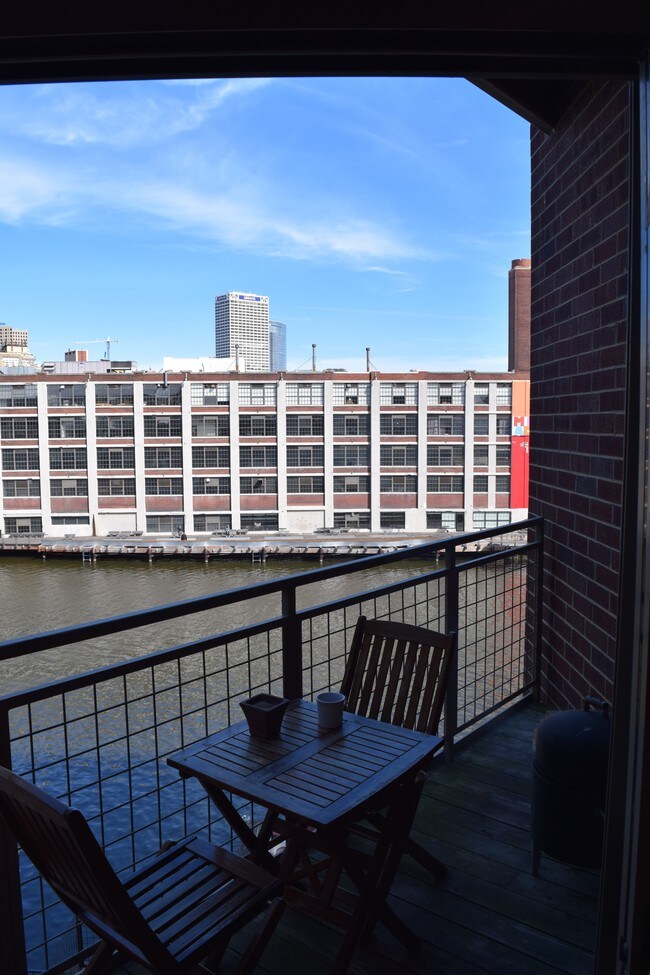 Foto del edificio - 210 S Water St