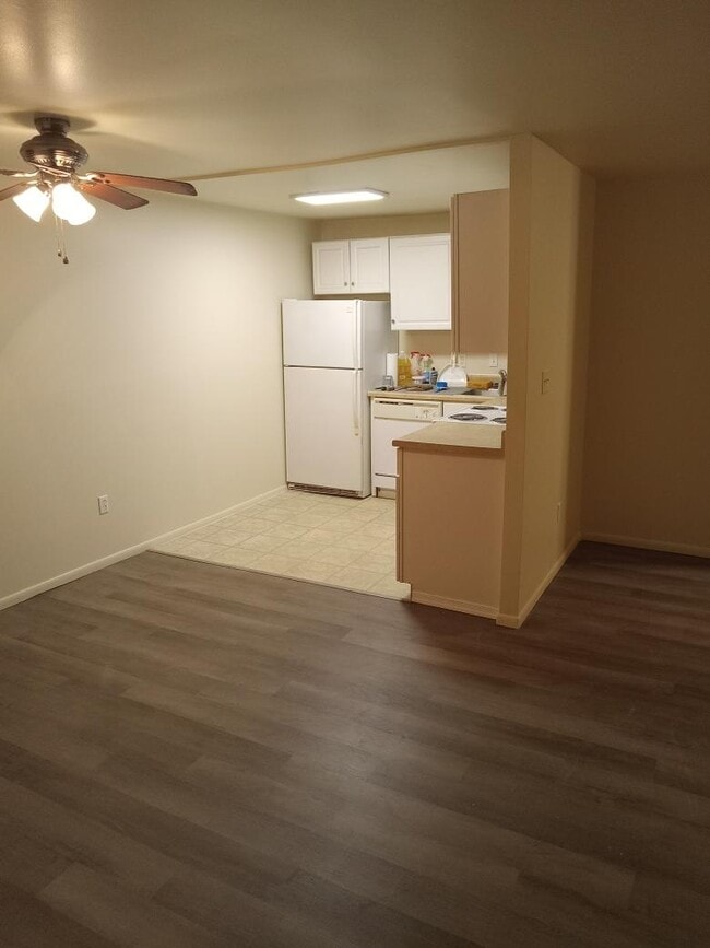 KITCHEN - 1001 White Oak Road