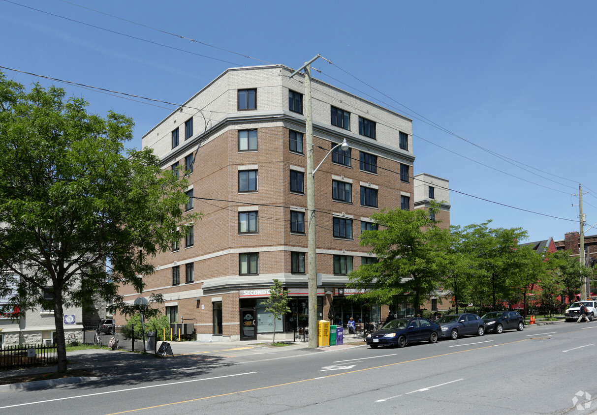 Building Photo - 153 Laurier Ave E