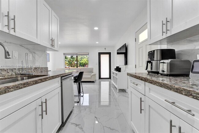 Foto del edificio - 2730 NE 16th Ave