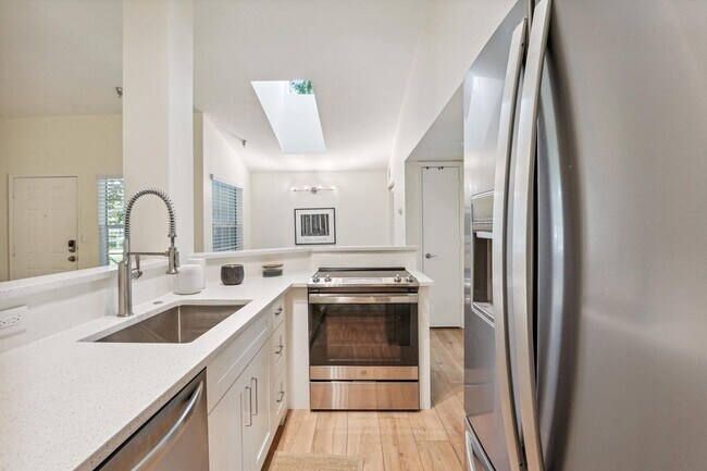 Building Photo - 1050 Crystal Way