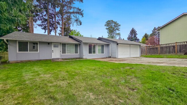 Foto del edificio - Updated Rambler in Prime Kirkland Location