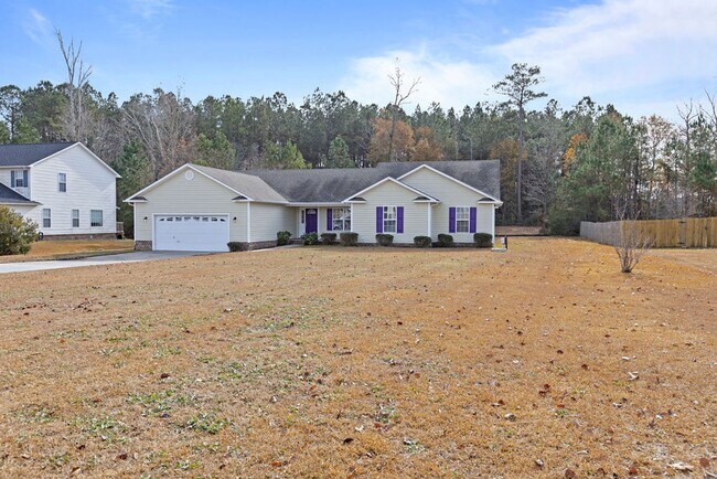 Building Photo - Large Ranch Home with 4BR/ 2 Bath with an ...