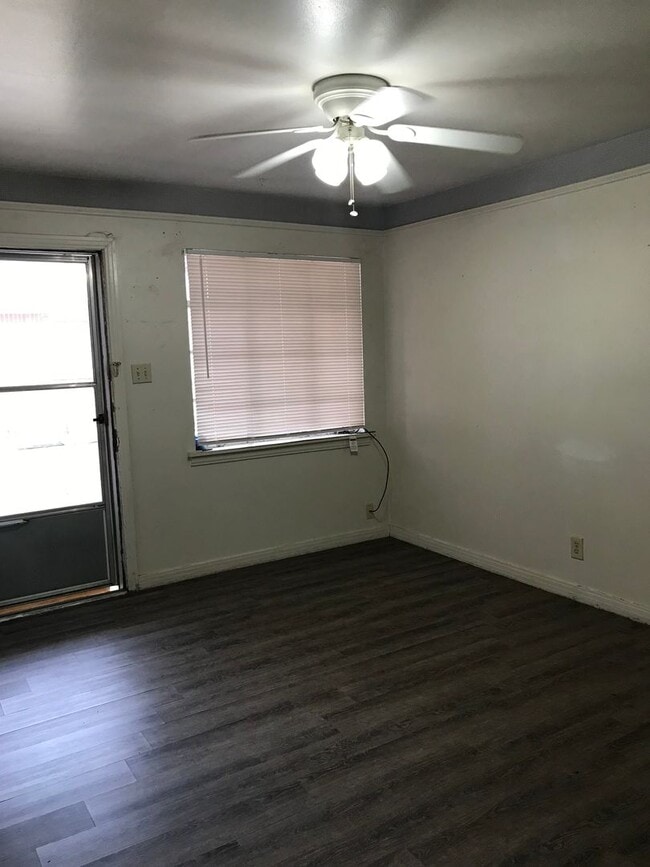 Building Photo - Available For Immediate Move-In! 2 Bedroom...