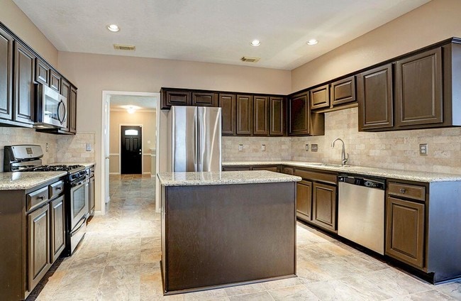 Building Photo - 1409 El Camino Village Dr