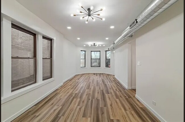 Foto del edificio - 1018 N Harding Ave