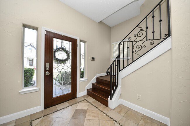 Building Photo - 1493 Silverado Dr