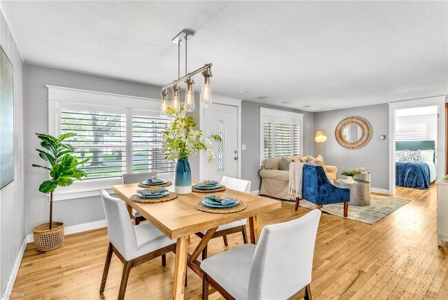 Foto del edificio - 2 br, 1 bath House - 5420 43Rd Avenue N