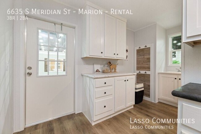 Foto del edificio - 6635 S Meridian St