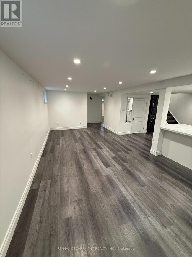 Building Photo - 79 Castlefield Dr