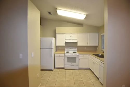 Building Photo - 1216 Blufield Ave
