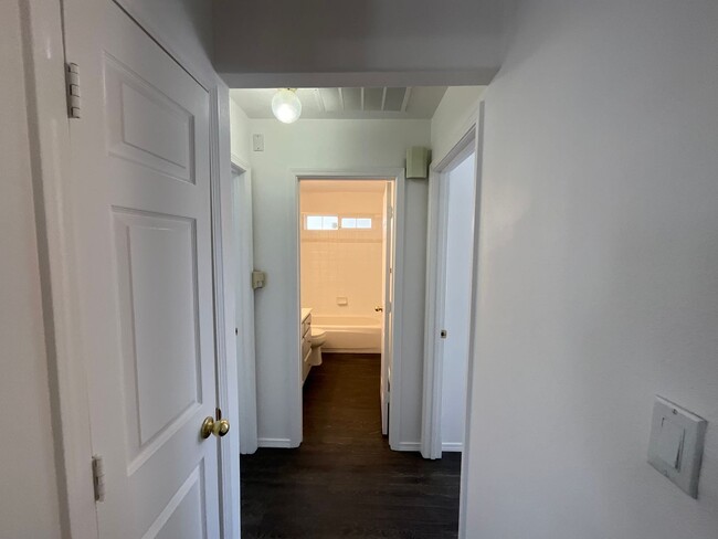 Building Photo - 3 Bedroom Single Story Home Available Near...