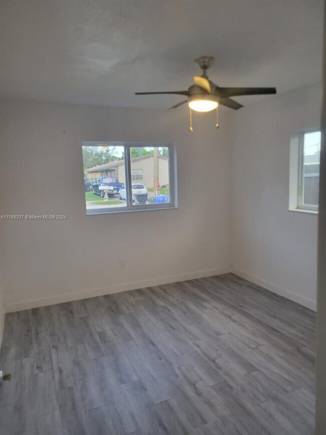 Foto del edificio - 5922 Pierce St