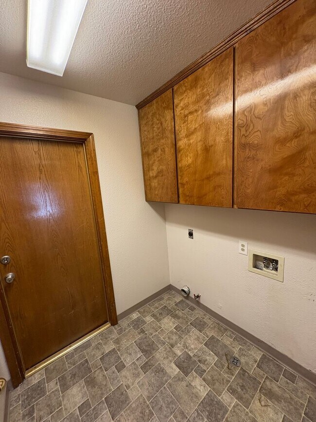 Foto del edificio - NW Visalia Home Available Now!