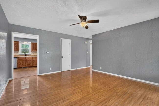 Foto del edificio - Newly Remodeled | 4 Bedroom | 1 Bathroom | Springfield MO!