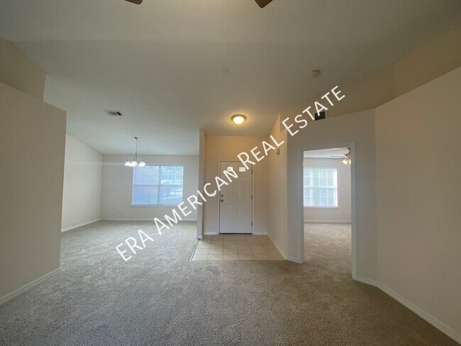 Foto del edificio - 7418 Woodmont Rd