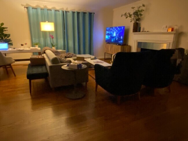 Foto del edificio - 4924 Stillwood Dr