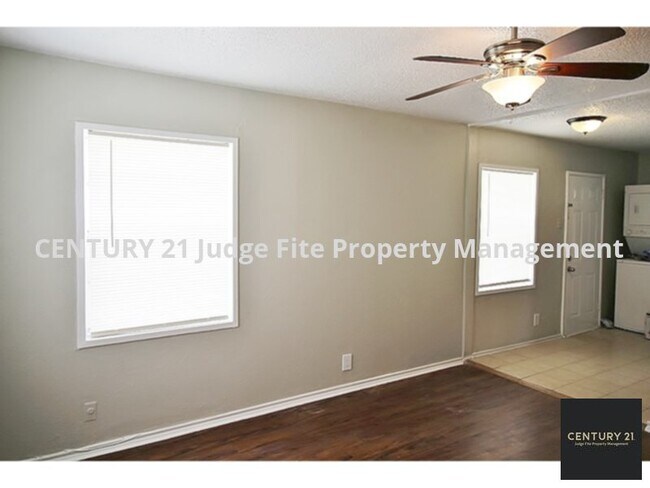 Foto del edificio - Affordable 2/1 in Duncanville Ready For Mo...