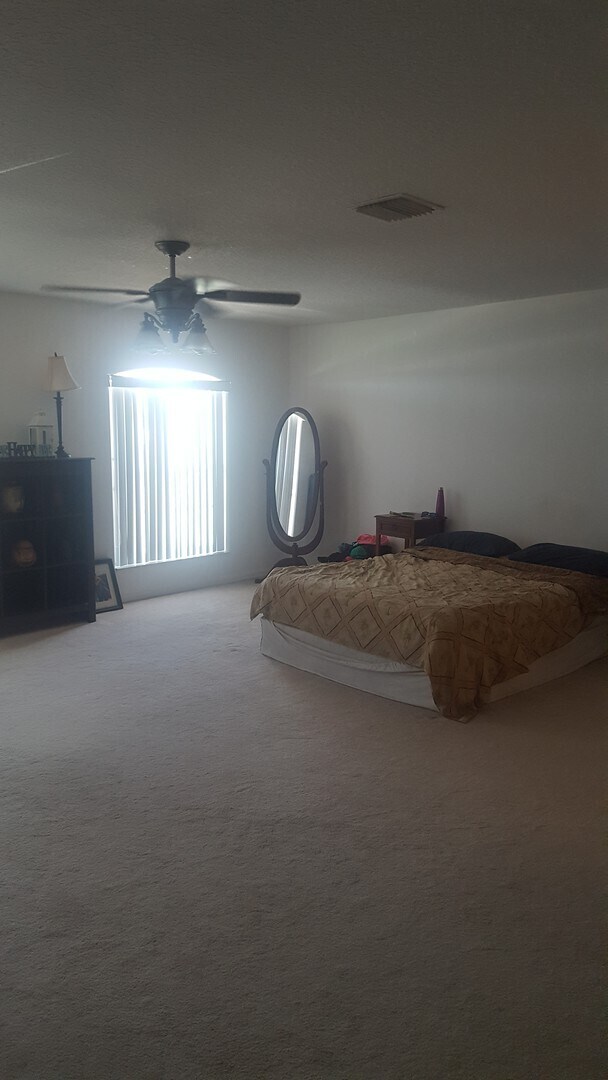 Foto del edificio - WALK TO BEACH, 3 BEDROOM 2 CAR GARAGE HOME!!! CLOSE TO EVERYTHING!