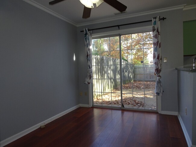 Building Photo - 2 Bedrooms Townhome in Meadowlake  Farm Yo...