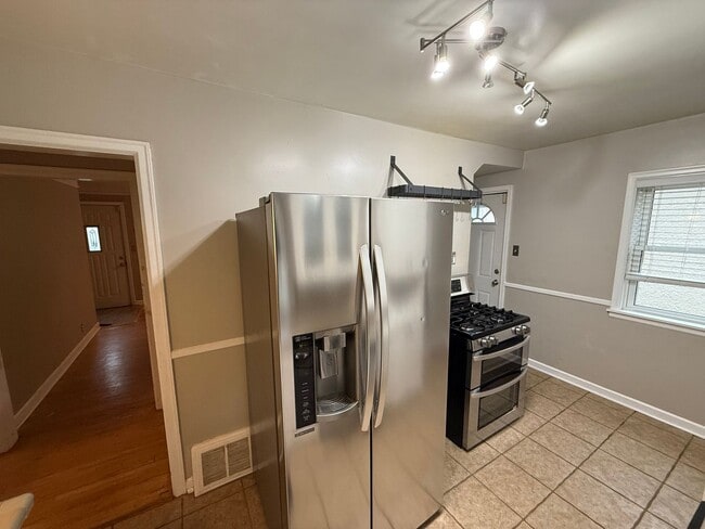 Building Photo - 5308 44th Ave S