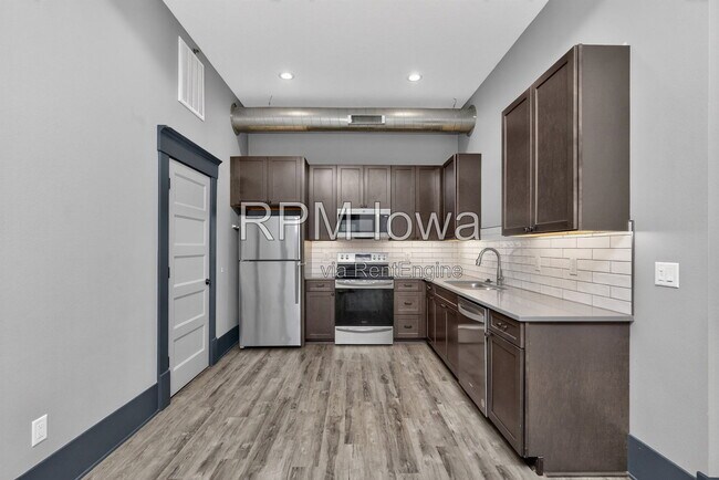 Building Photo - 1214 2nd St