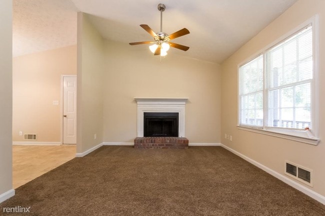 Building Photo - 2640 Montego Dr