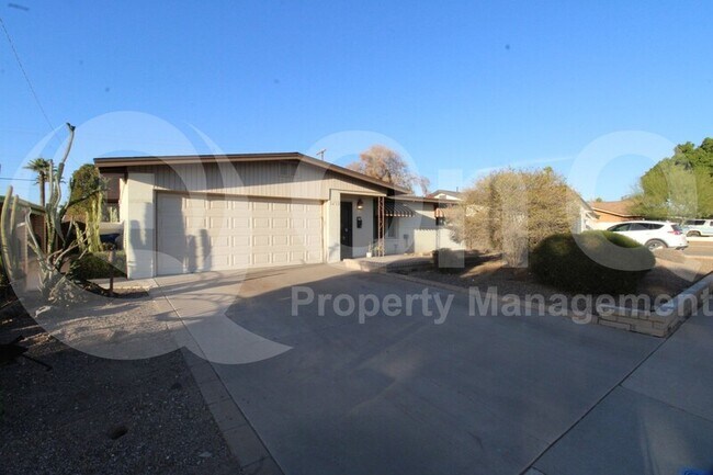 Building Photo - 1218 E Alameda Dr