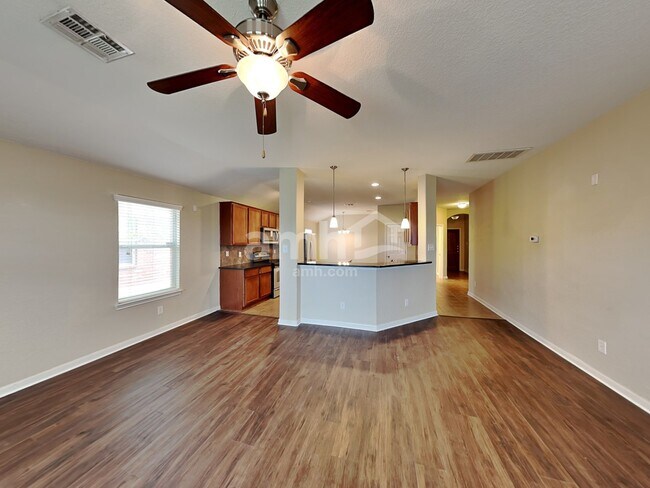 Building Photo - 5531 Southern Oaks