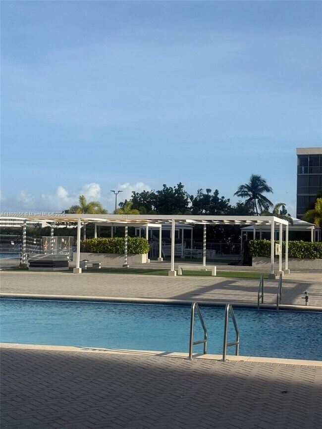 Foto del edificio - 18021 Biscayne Blvd