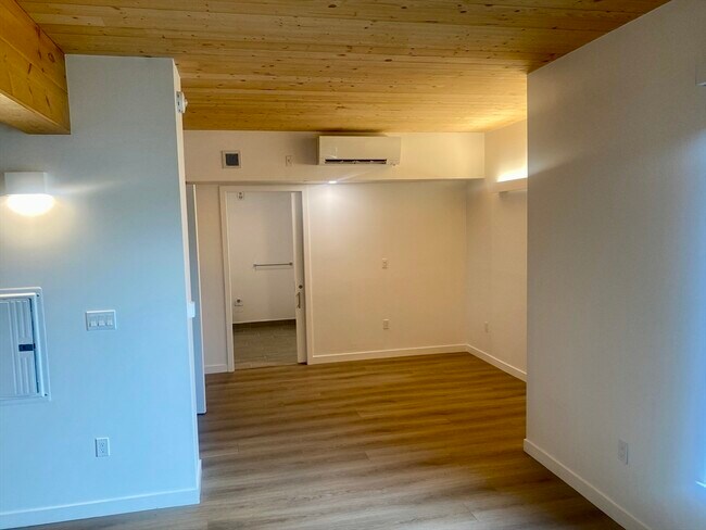 Building Photo - 154 Broadway