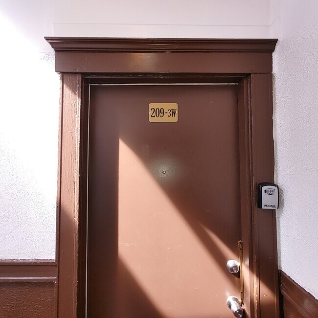 Foto del edificio - 209 E 42nd St