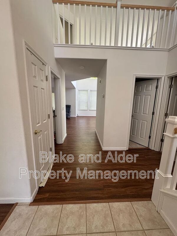 Foto del edificio - 1079 NE Creeksedge Dr