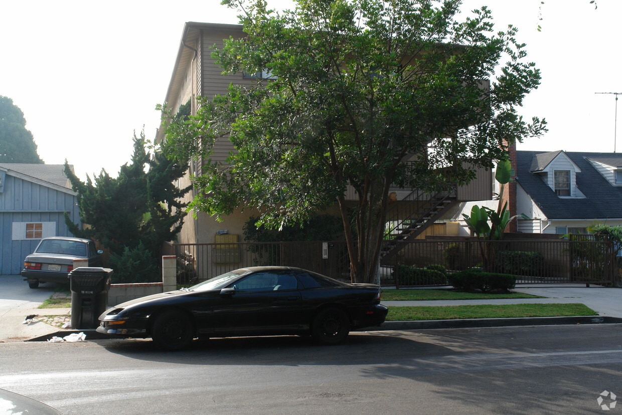 Primary Photo - 734 Venice Way