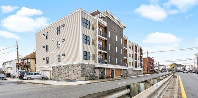 Building Photo - 1133 N Shore Rd