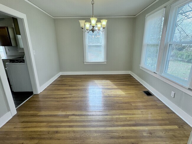 Foto del edificio - 5 W Marion Rd