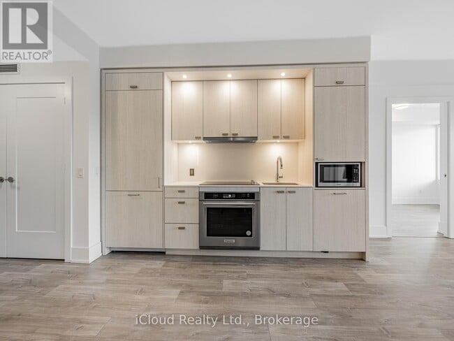 Building Photo - 480 Front St W