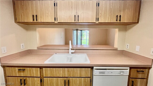 Building Photo - 13160 Kings Point Dr