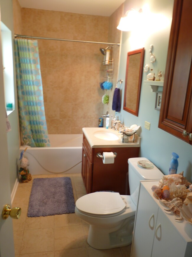 Bathroom - 1236 S Washington St
