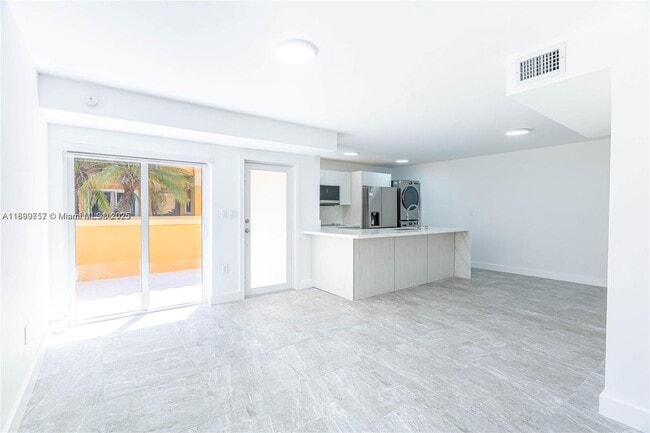 Building Photo - 13900 SW 65th Terrace