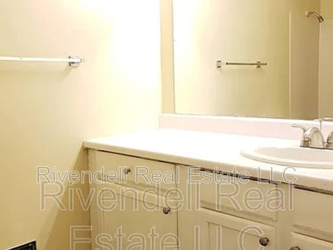 Building Photo - 48 Lima St