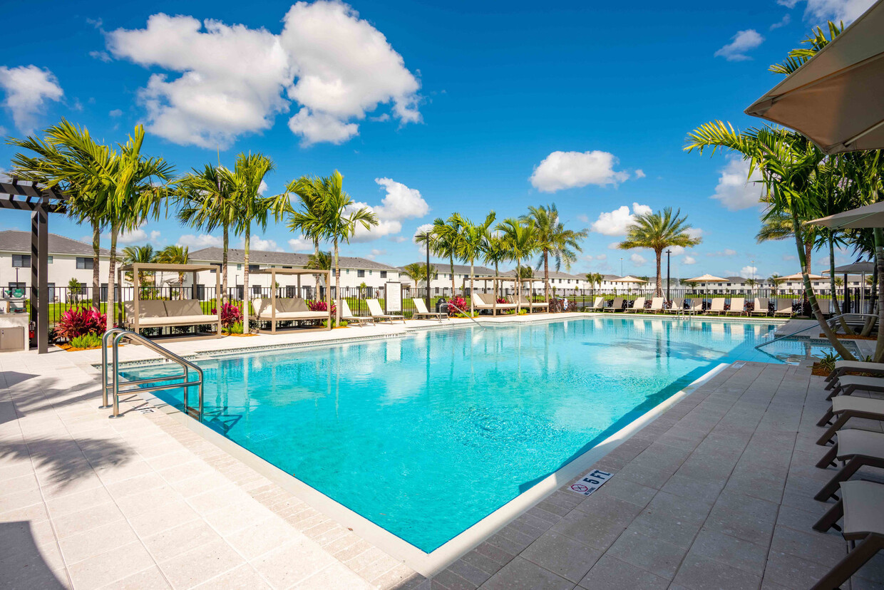 Piscina estilo centro turístico con cabañas - Catalina at Miramar