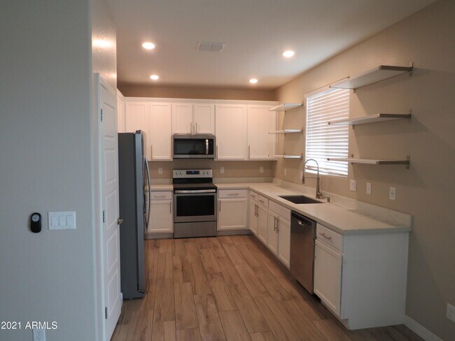 Foto del edificio - 40537 W Helen Ct