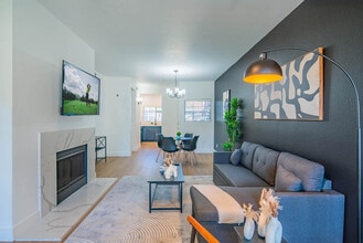 Building Photo - 7900 E Princess Dr