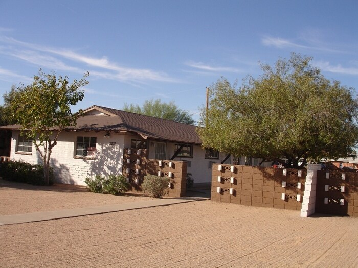 Primary Photo - 3 plex apt, all tile flooring!