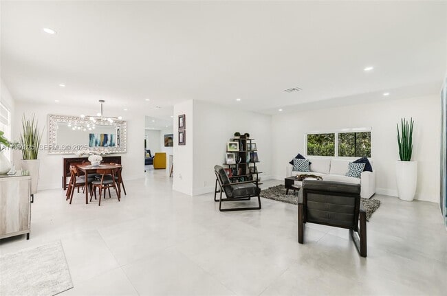 Building Photo - 17460 SW 85th Ave